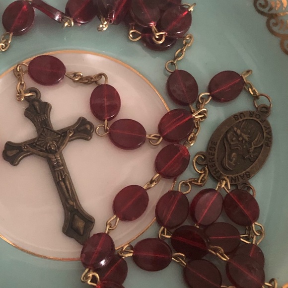 Vintage Red Wine Rosary Cross Beads - Picture 4 of 7